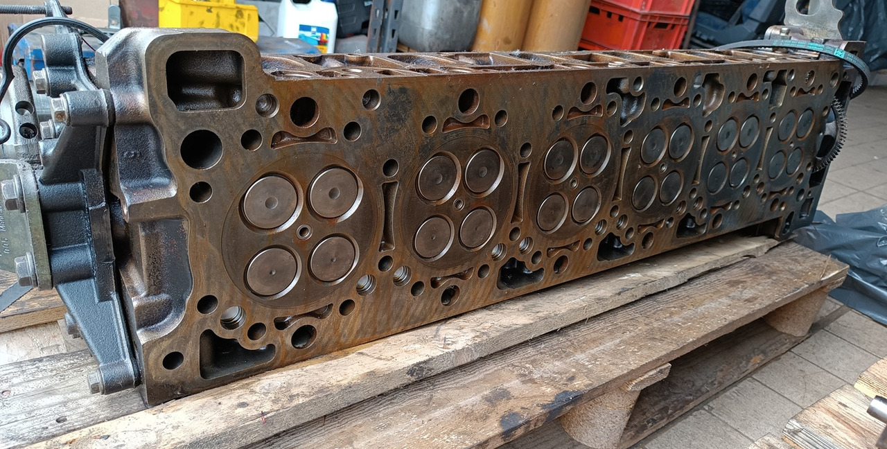 Mercedes Actros MP4 MP5 OM471 471 926 ENGINE HEAD - Motor y piezas: foto 2 Mercedes Actros MP4 MP5 OM471 471 926 ENGINE HEAD - Motor y piezas: foto 2
