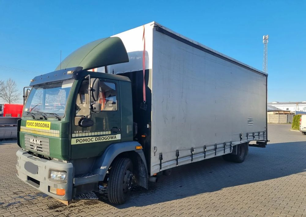 MAN LE 15 220 - Grua de remolque autos: foto 1 MAN LE 15 220 - Grua de remolque autos: foto 1