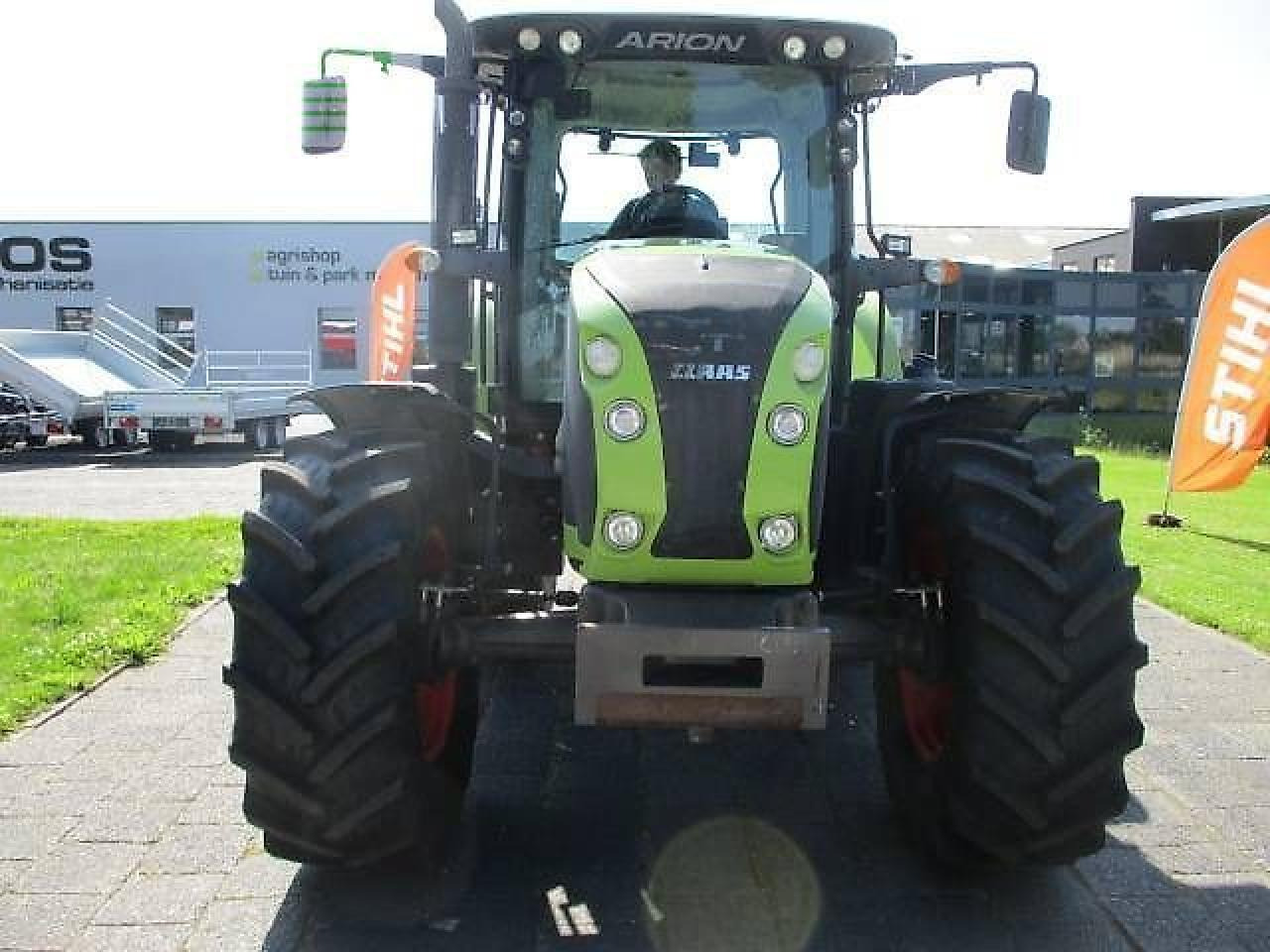 CLAAS arion 520 - Tractor: foto 2 CLAAS arion 520 - Tractor: foto 2