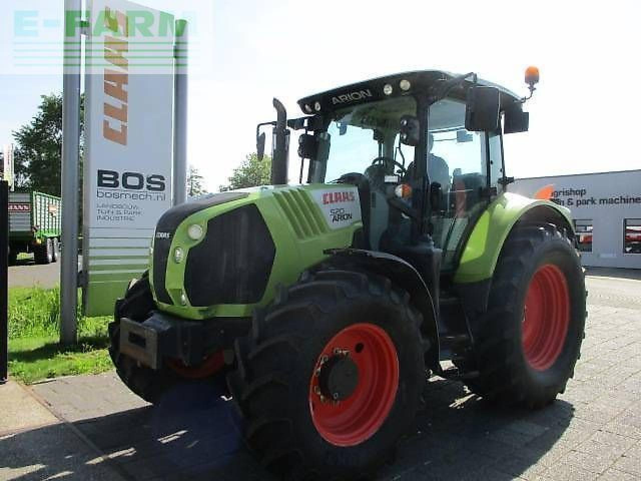 CLAAS arion 520 - Tractor: foto 1 CLAAS arion 520 - Tractor: foto 1