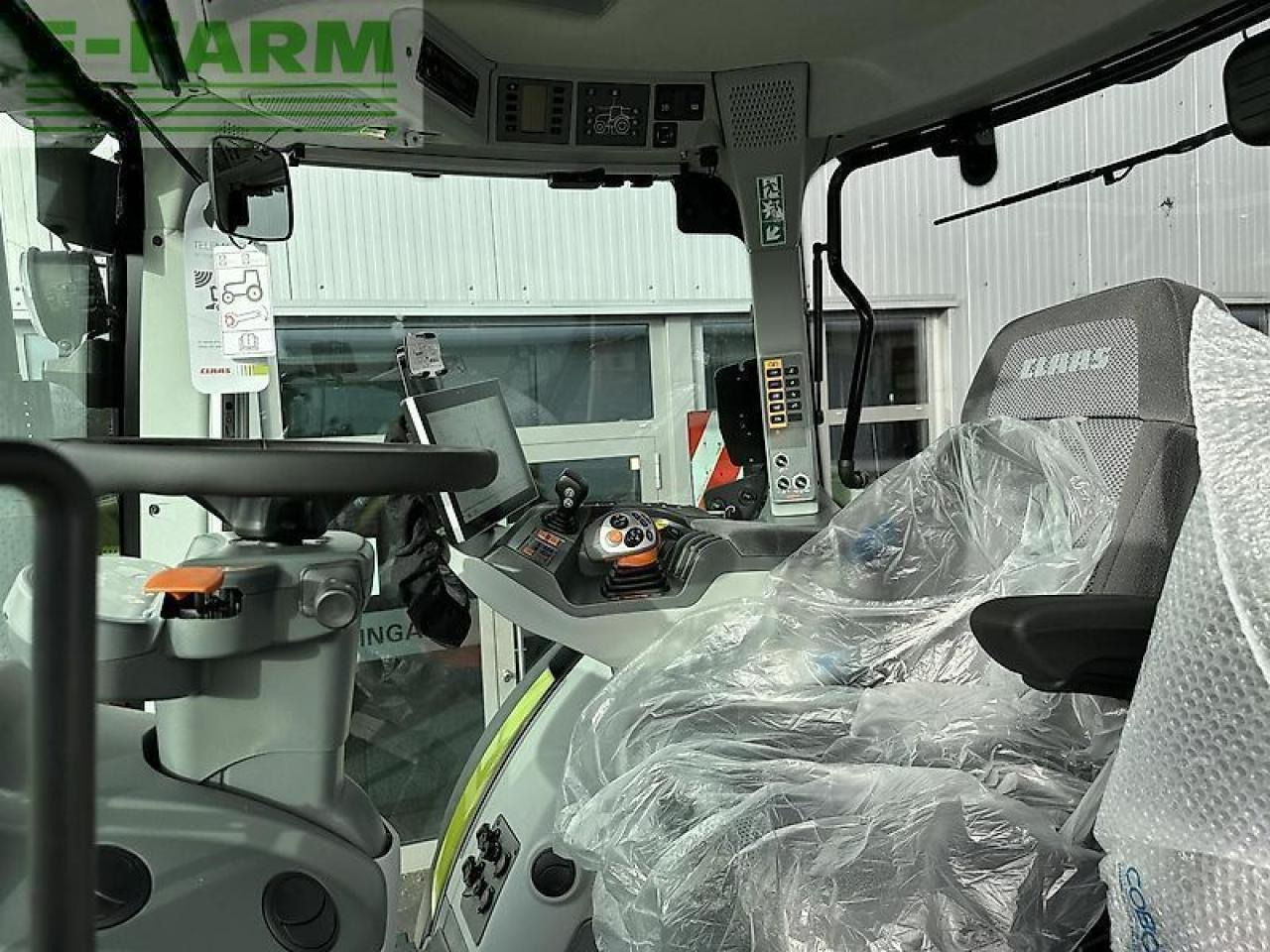 CLAAS arion 660 cebis cmatic CMATIC CEBIS - Tractor: foto 4 CLAAS arion 660 cebis cmatic CMATIC CEBIS - Tractor: foto 4