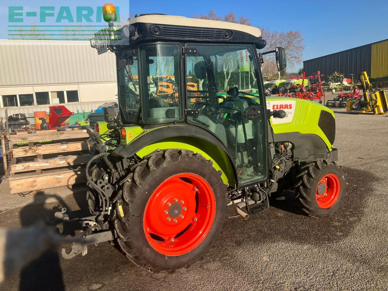 CLAAS nexos 220 ve cabine 4rm VE - Tractor: foto 2 CLAAS nexos 220 ve cabine 4rm VE - Tractor: foto 2