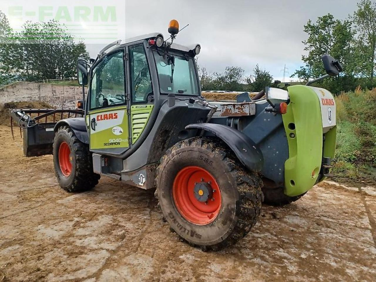 CLAAS scorpion 9040 varipower - Manipulador telescópico: foto 2 CLAAS scorpion 9040 varipower - Manipulador telescópico: foto 2