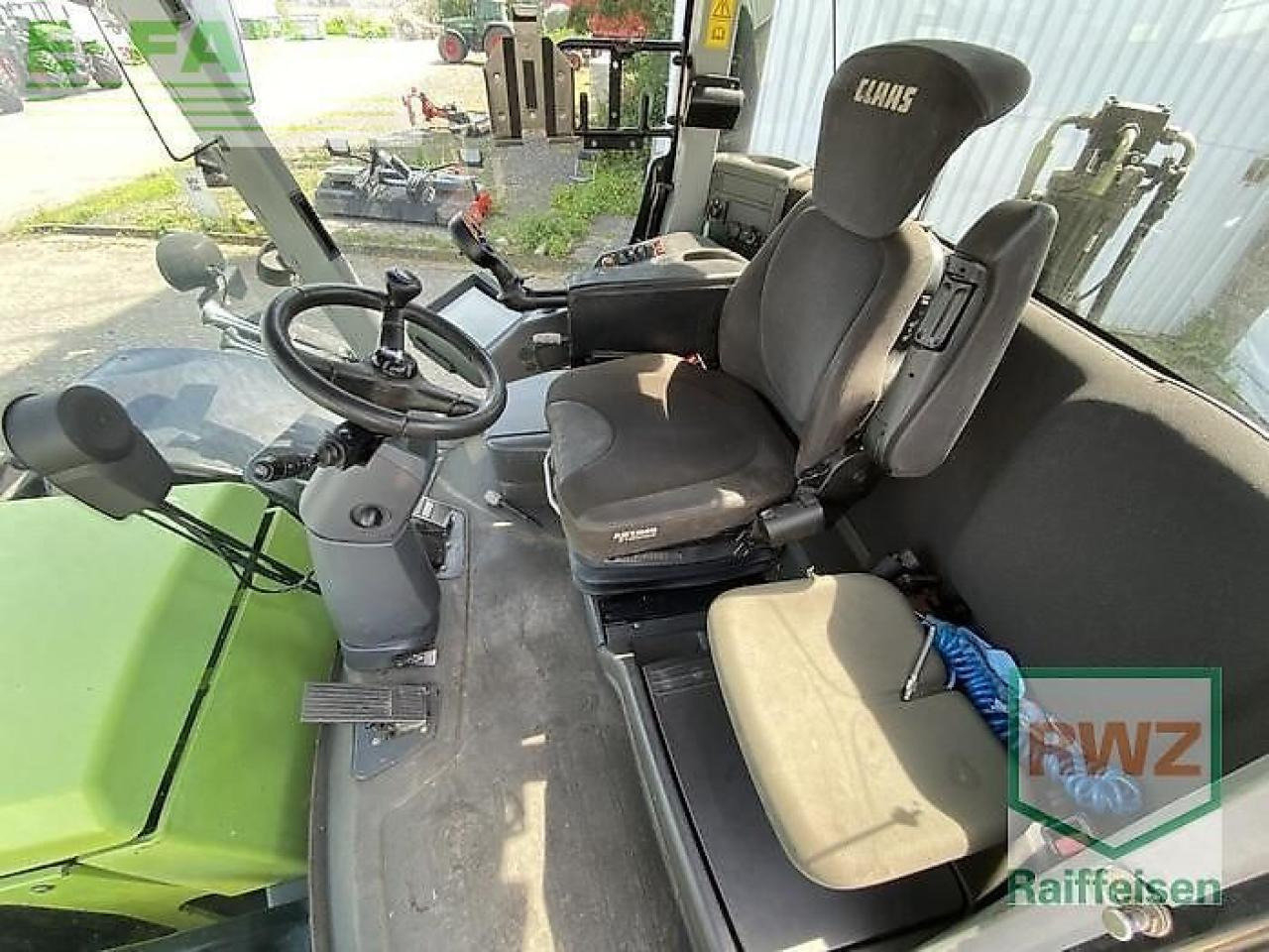 Tractor CLAAS xerion 3300 trac vc TRAC VC: foto 8