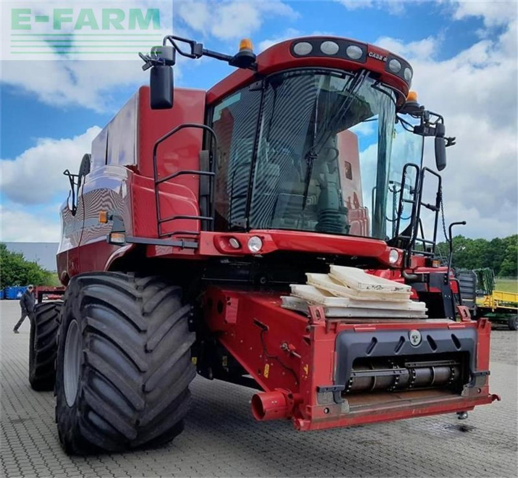 Case-IH 8010 med 30 fods skærebord - Cosechadora de granos: foto 5 Case-IH 8010 med 30 fods skærebord - Cosechadora de granos: foto 5