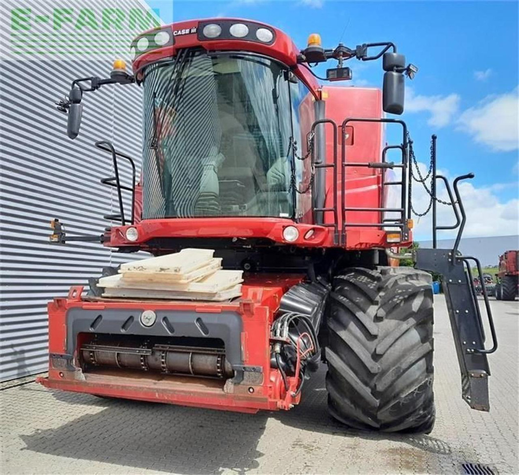 Case-IH 8010 med 30 fods skærebord - Cosechadora de granos: foto 3 Case-IH 8010 med 30 fods skærebord - Cosechadora de granos: foto 3