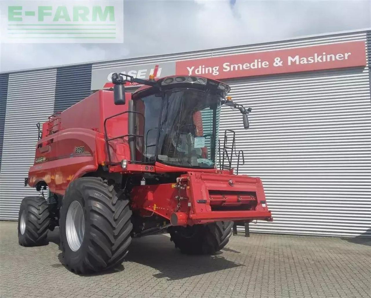 Case-IH 8250 kampagnepris axial-flow 8250 med 35 fod varioskærebord - Cosechadora de granos: foto 1 Case-IH 8250 kampagnepris axial-flow 8250 med 35 fod varioskærebord - Cosechadora de granos: foto 1