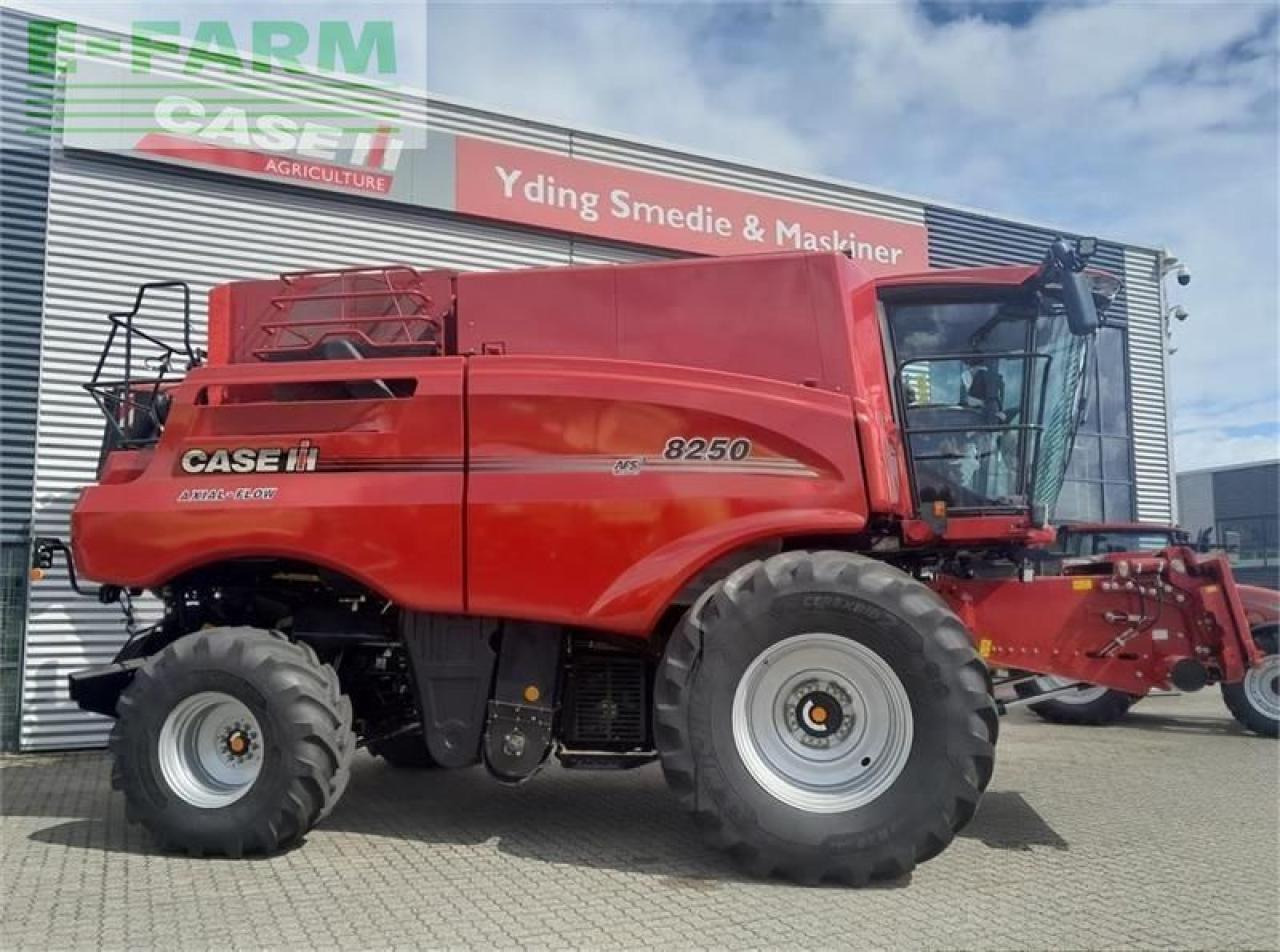 Case-IH 8250 kampagnepris axial-flow 8250 med 35 fod varioskærebord - Cosechadora de granos: foto 2 Case-IH 8250 kampagnepris axial-flow 8250 med 35 fod varioskærebord - Cosechadora de granos: foto 2