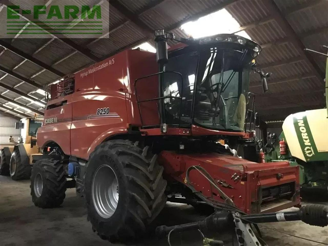 Case-IH axial-flow 8250 med harvest command, kun 570 tærsketimer - Cosechadora de granos: foto 1 Case-IH axial-flow 8250 med harvest command, kun 570 tærsketimer - Cosechadora de granos: foto 1