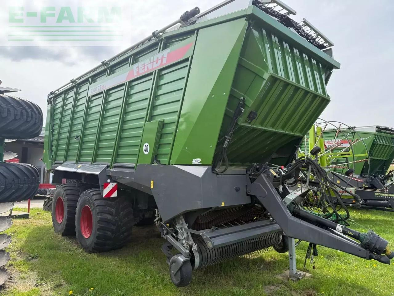 Fendt tigo 75 xr mit 800/45 r26,5 bereifung, laderaumabdeckung und 3 dosierwalzen - Remolque autocargador: foto 5 Fendt tigo 75 xr mit 800/45 r26,5 bereifung, laderaumabdeckung und 3 dosierwalzen - Remolque autocargador: foto 5