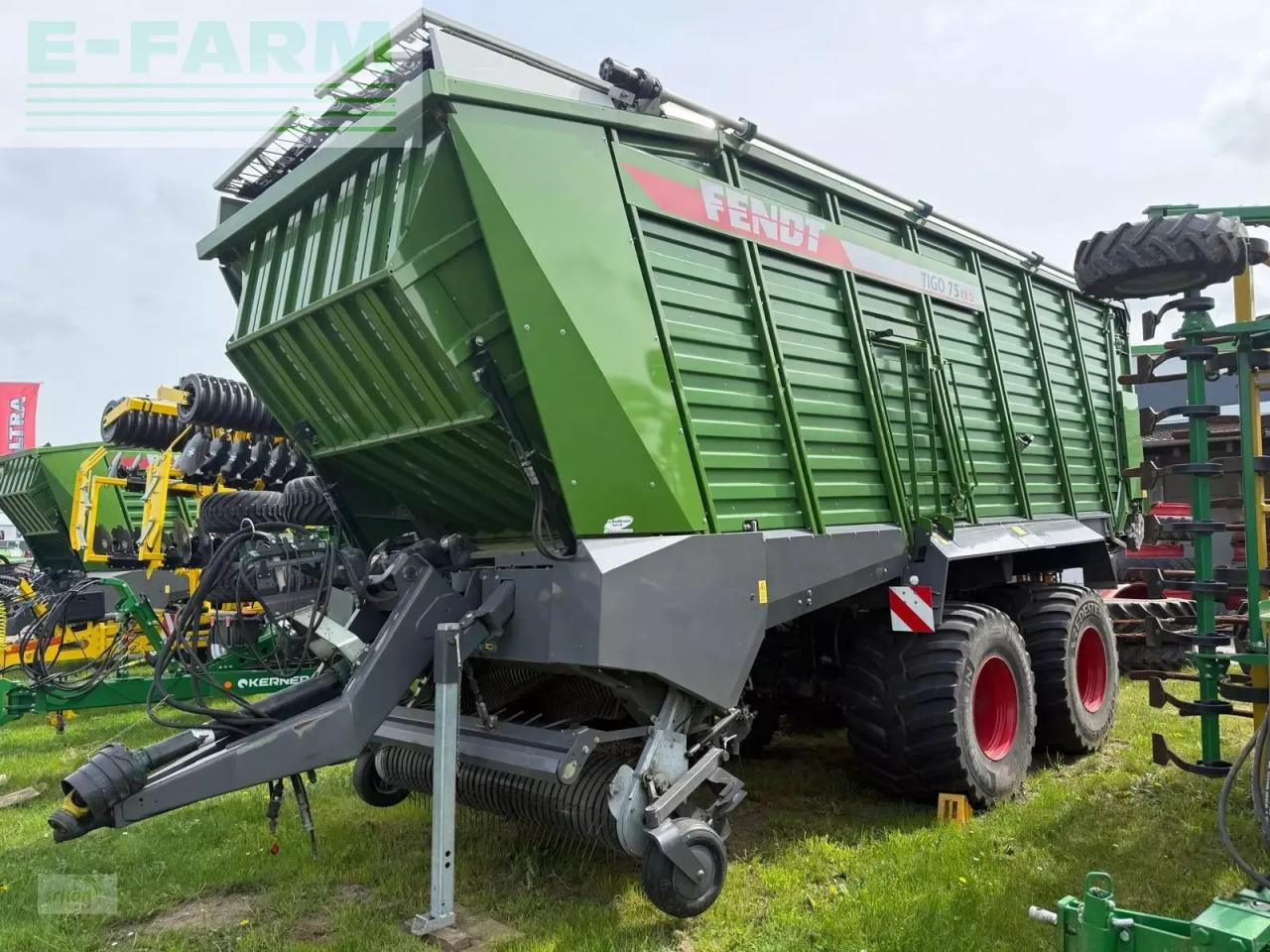 Fendt tigo 75 xr mit 800/45 r26,5 bereifung, laderaumabdeckung und 3 dosierwalzen - Remolque autocargador: foto 1 Fendt tigo 75 xr mit 800/45 r26,5 bereifung, laderaumabdeckung und 3 dosierwalzen - Remolque autocargador: foto 1