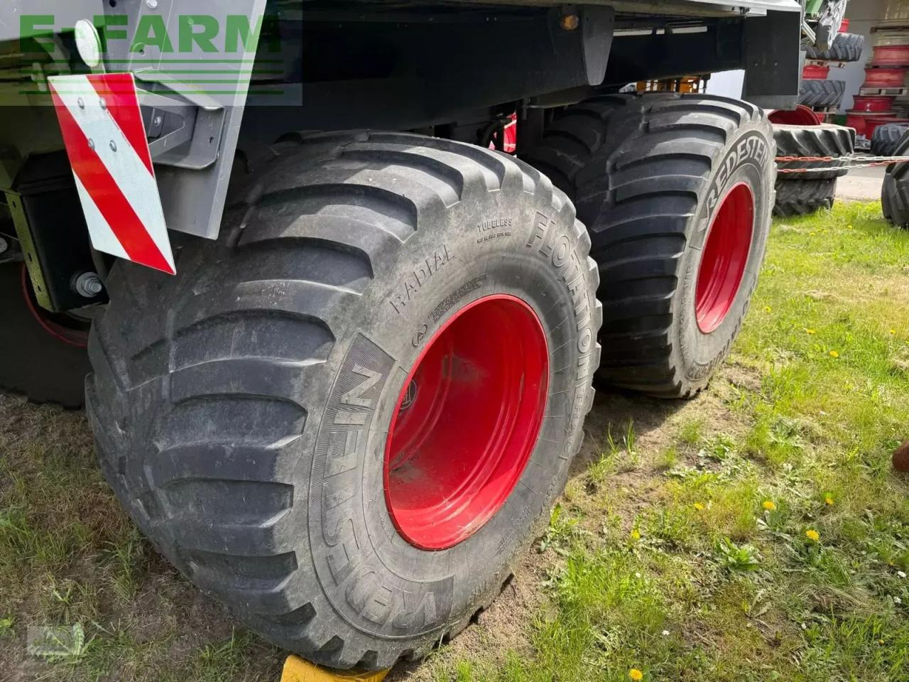 Fendt tigo 75 xr mit 800/45 r26,5 bereifung, laderaumabdeckung und 3 dosierwalzen - Remolque autocargador: foto 2 Fendt tigo 75 xr mit 800/45 r26,5 bereifung, laderaumabdeckung und 3 dosierwalzen - Remolque autocargador: foto 2