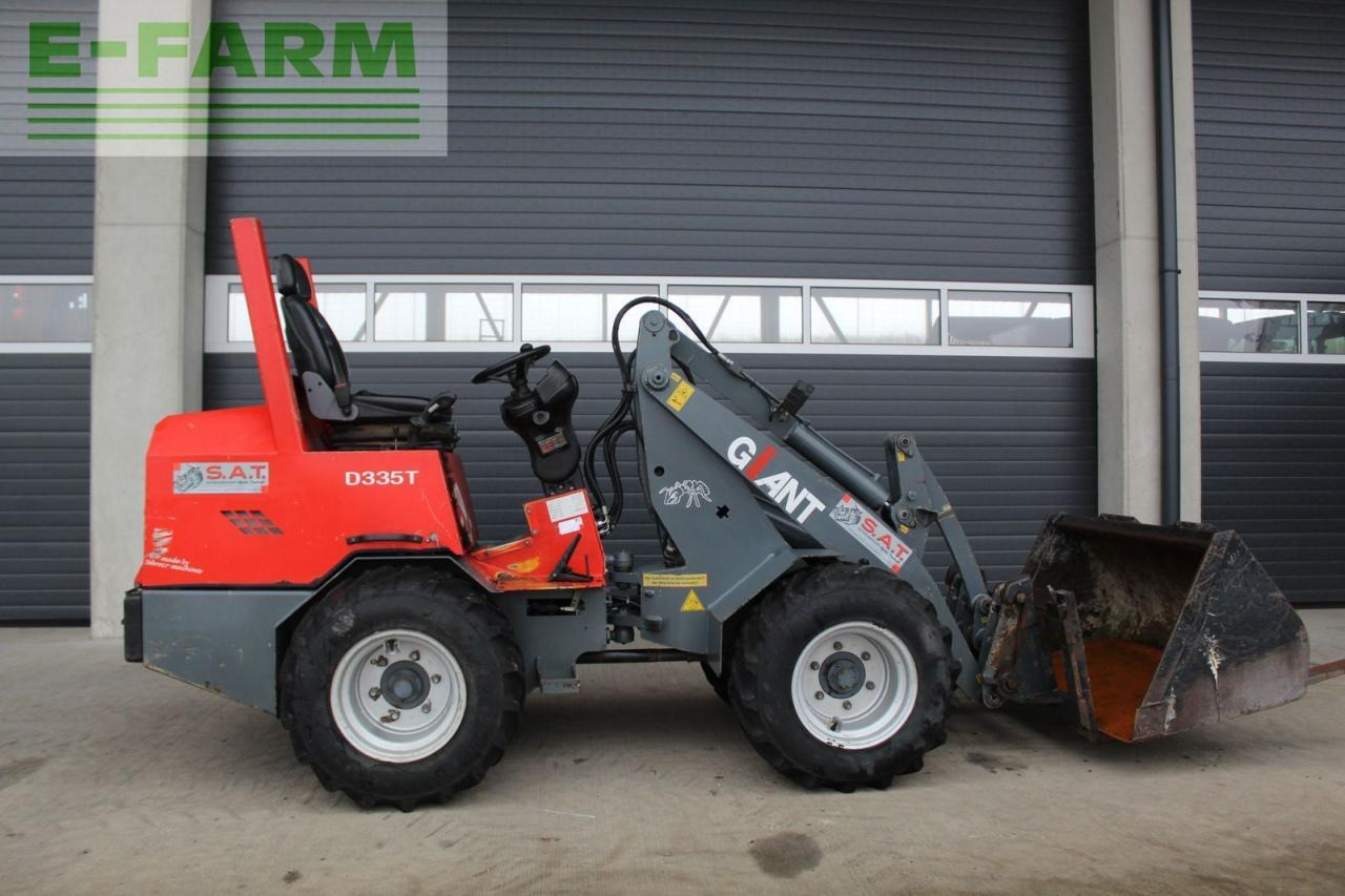 Giant hoflader d 335 t - Miniexcavadora: foto 5 Giant hoflader d 335 t - Miniexcavadora: foto 5