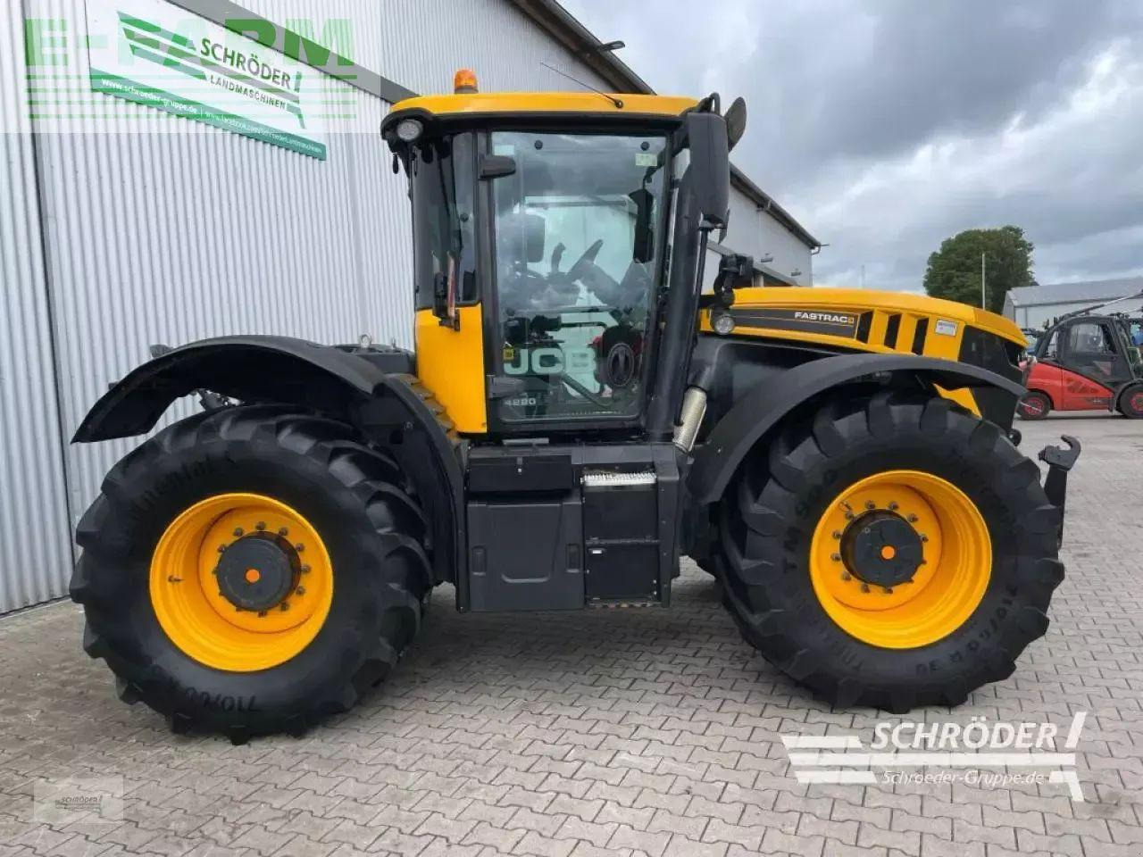 JCB fastrac 4220 - Tractor: foto 2 JCB fastrac 4220 - Tractor: foto 2