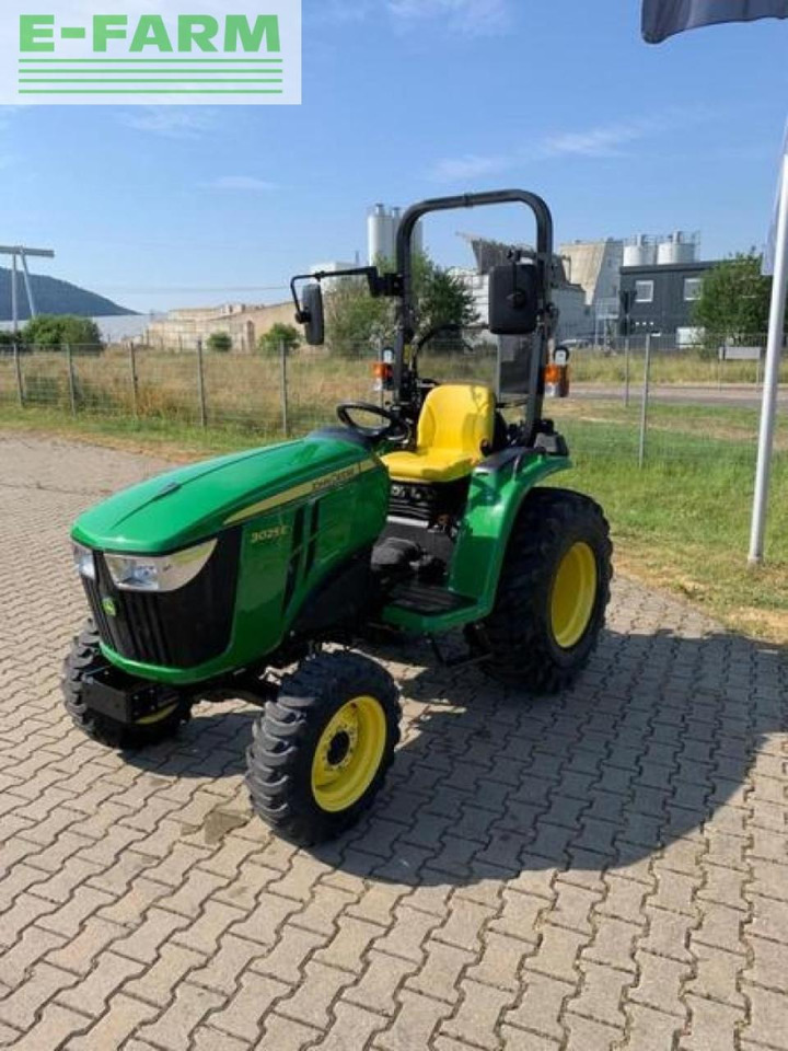 John Deere 3025e - Tractor: foto 2 John Deere 3025e - Tractor: foto 2