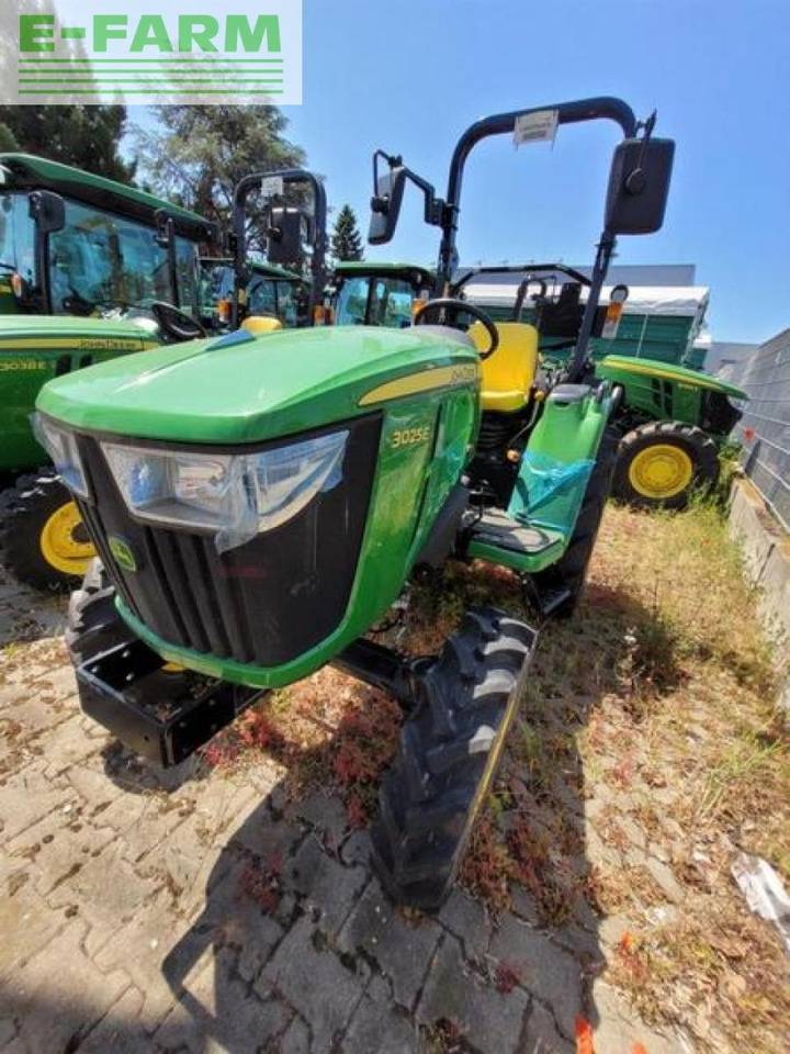 John Deere 3025e industrie (3038e) - Tractor: foto 1 John Deere 3025e industrie (3038e) - Tractor: foto 1