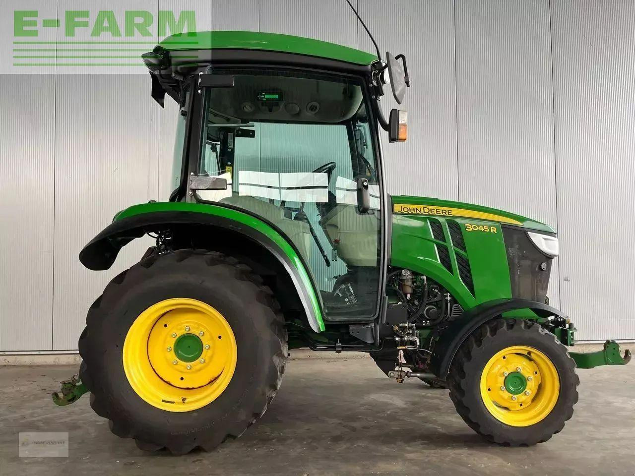 John Deere 3045 r - Tractor: foto 1 John Deere 3045 r - Tractor: foto 1