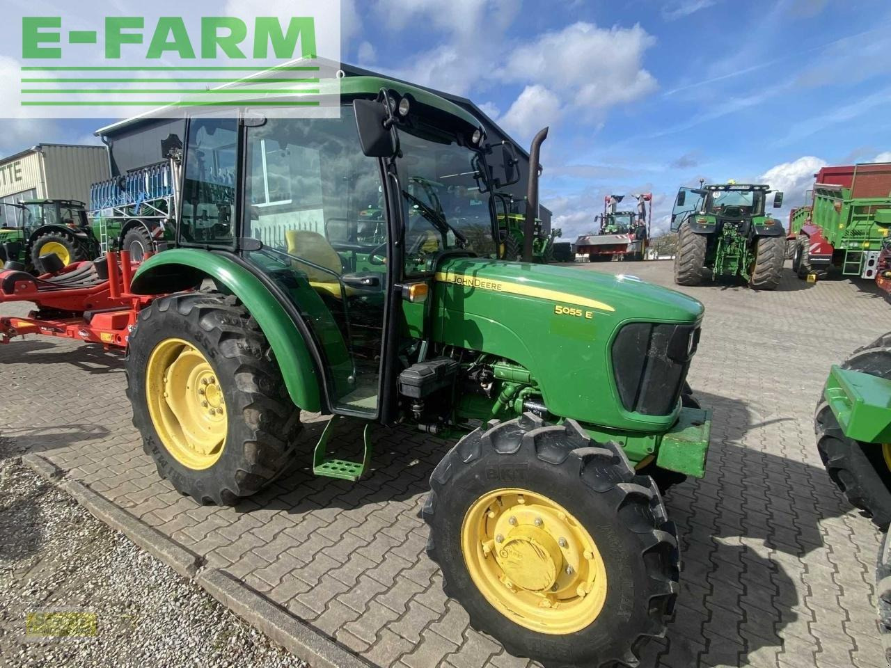 John Deere 5055e - Tractor: foto 1 John Deere 5055e - Tractor: foto 1