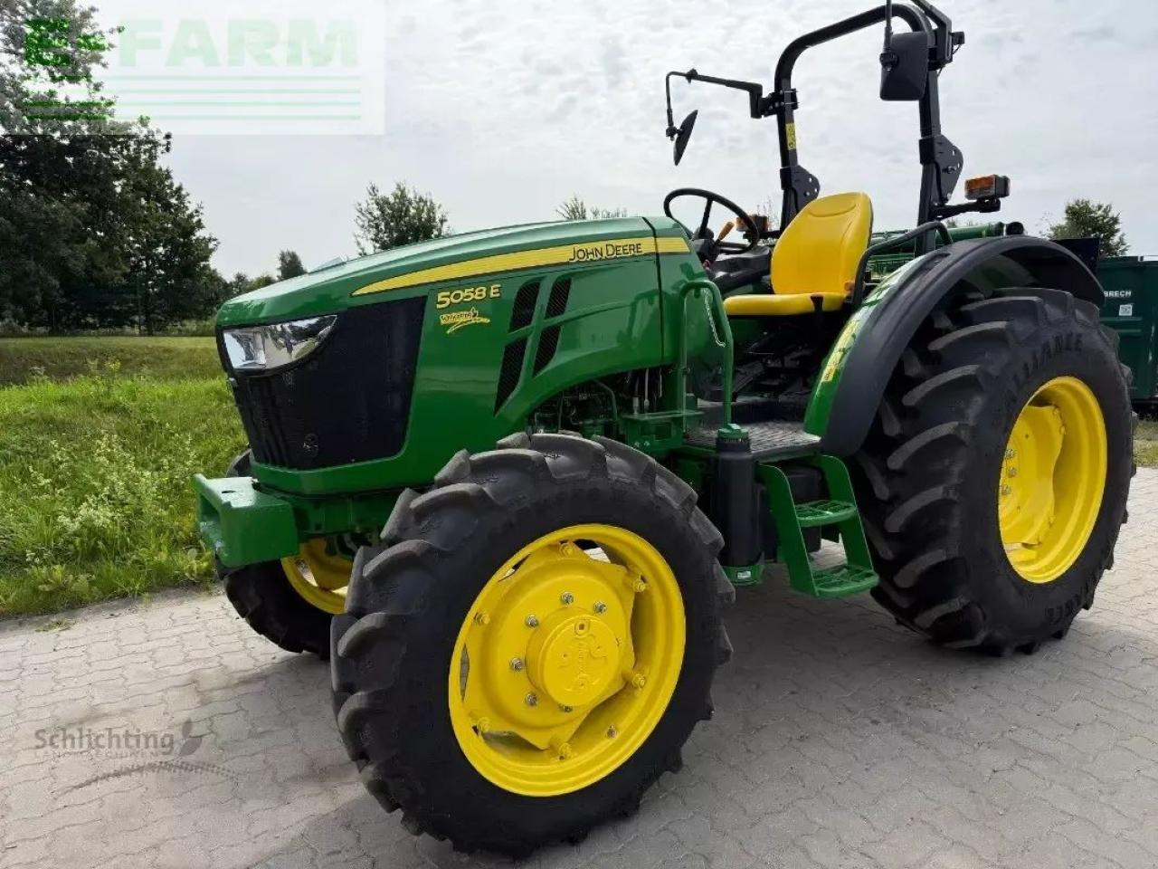 John Deere 5058e - Tractor: foto 2 John Deere 5058e - Tractor: foto 2