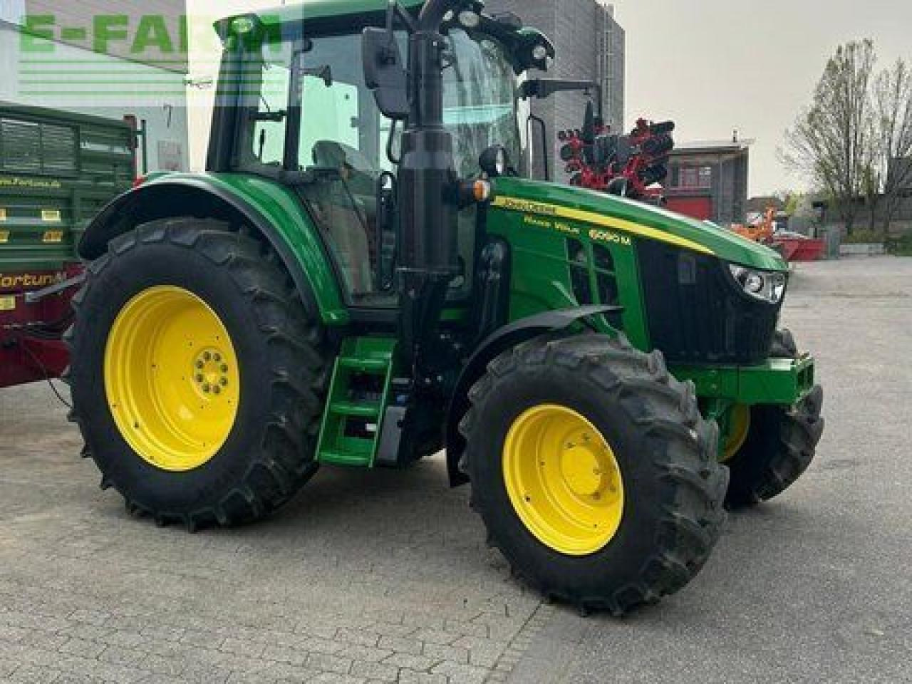 John Deere 6090m - Tractor: foto 1 John Deere 6090m - Tractor: foto 1