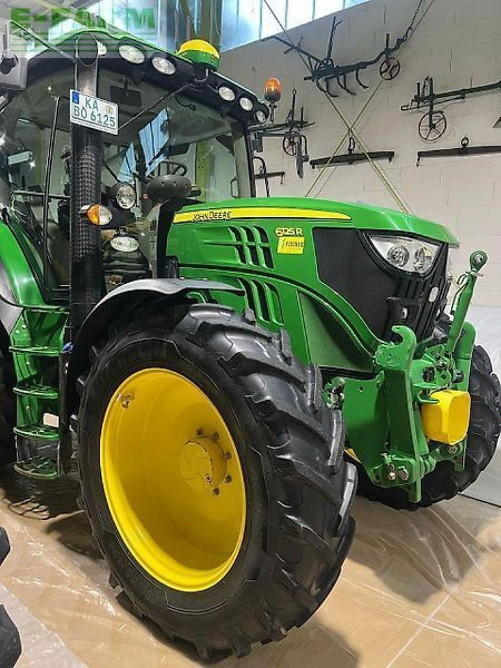 John Deere 6125r ultimate - Tractor: foto 1 John Deere 6125r ultimate - Tractor: foto 1