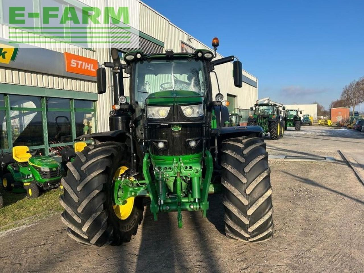 John Deere 6215r - Tractor: foto 2 John Deere 6215r - Tractor: foto 2
