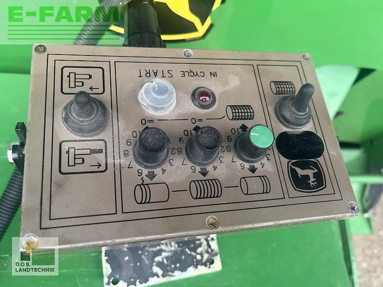 Empacadora de pacas cuadradas John Deere 623 multicrop: foto 10