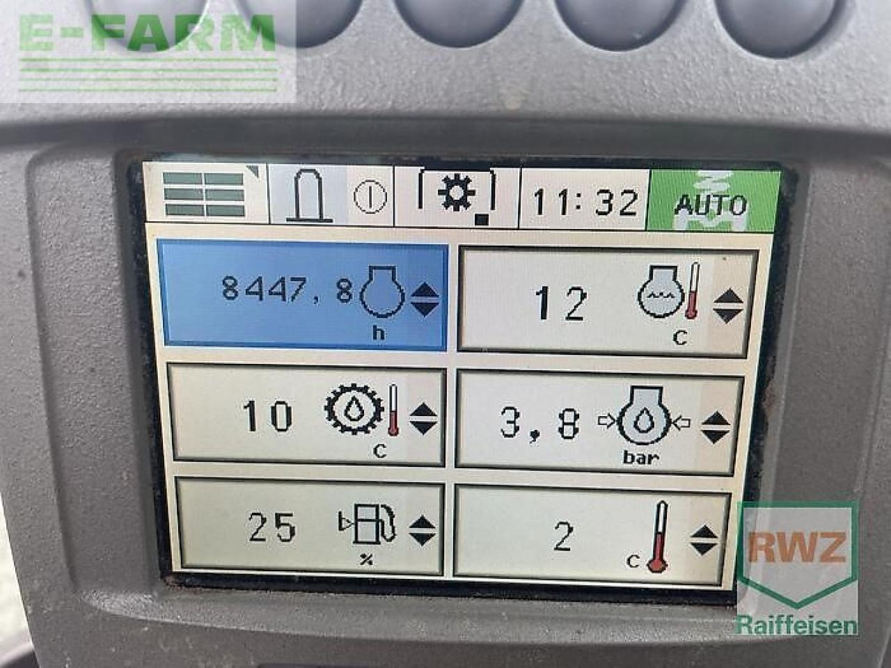 John Deere 6830 Premium - Tractor: foto 2 John Deere 6830 Premium - Tractor: foto 2