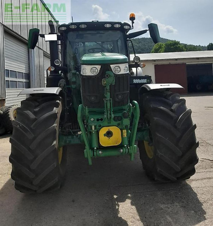 John Deere 6r 215 - Tractor: foto 2 John Deere 6r 215 - Tractor: foto 2