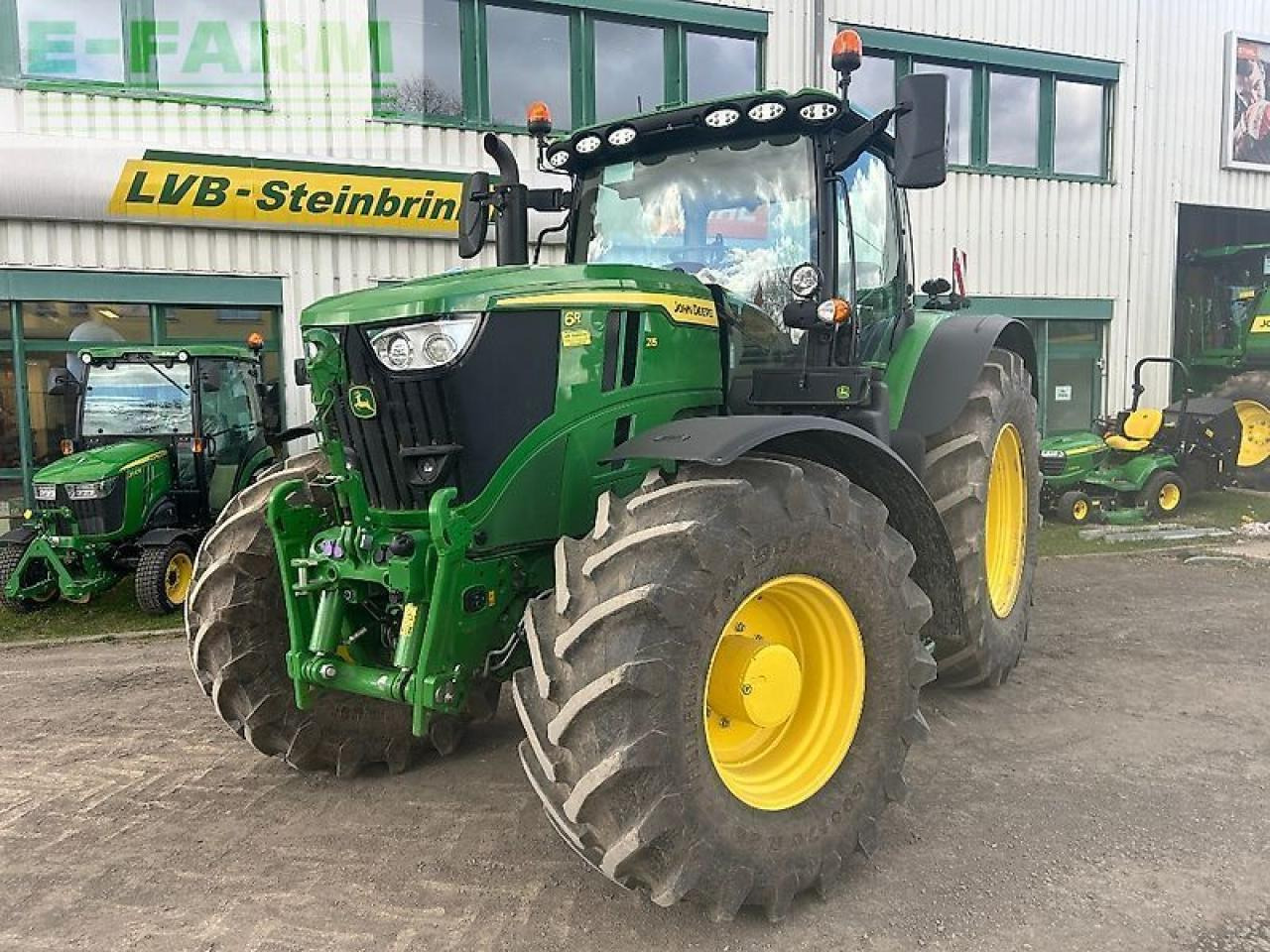 John Deere 6r 215 - Tractor: foto 1 John Deere 6r 215 - Tractor: foto 1