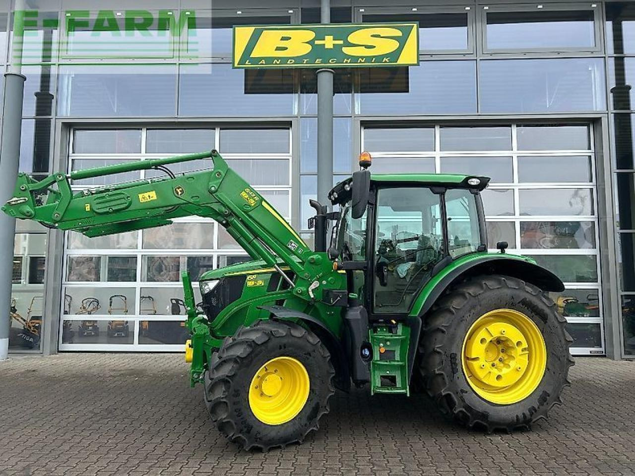 John Deere 6r150 - Tractor: foto 1 John Deere 6r150 - Tractor: foto 1