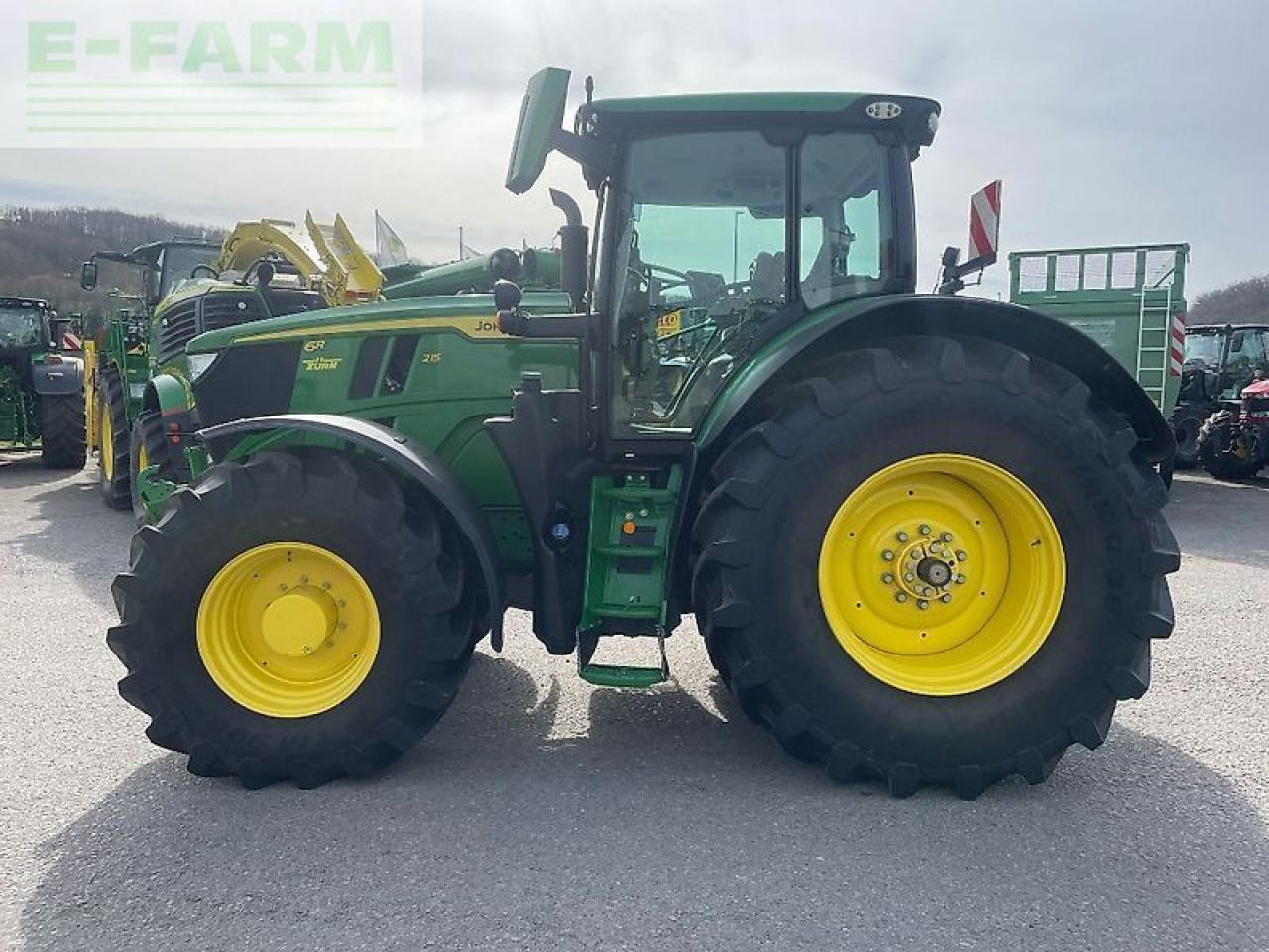 John Deere 6r215 / 6r 215 - Tractor: foto 2 John Deere 6r215 / 6r 215 - Tractor: foto 2