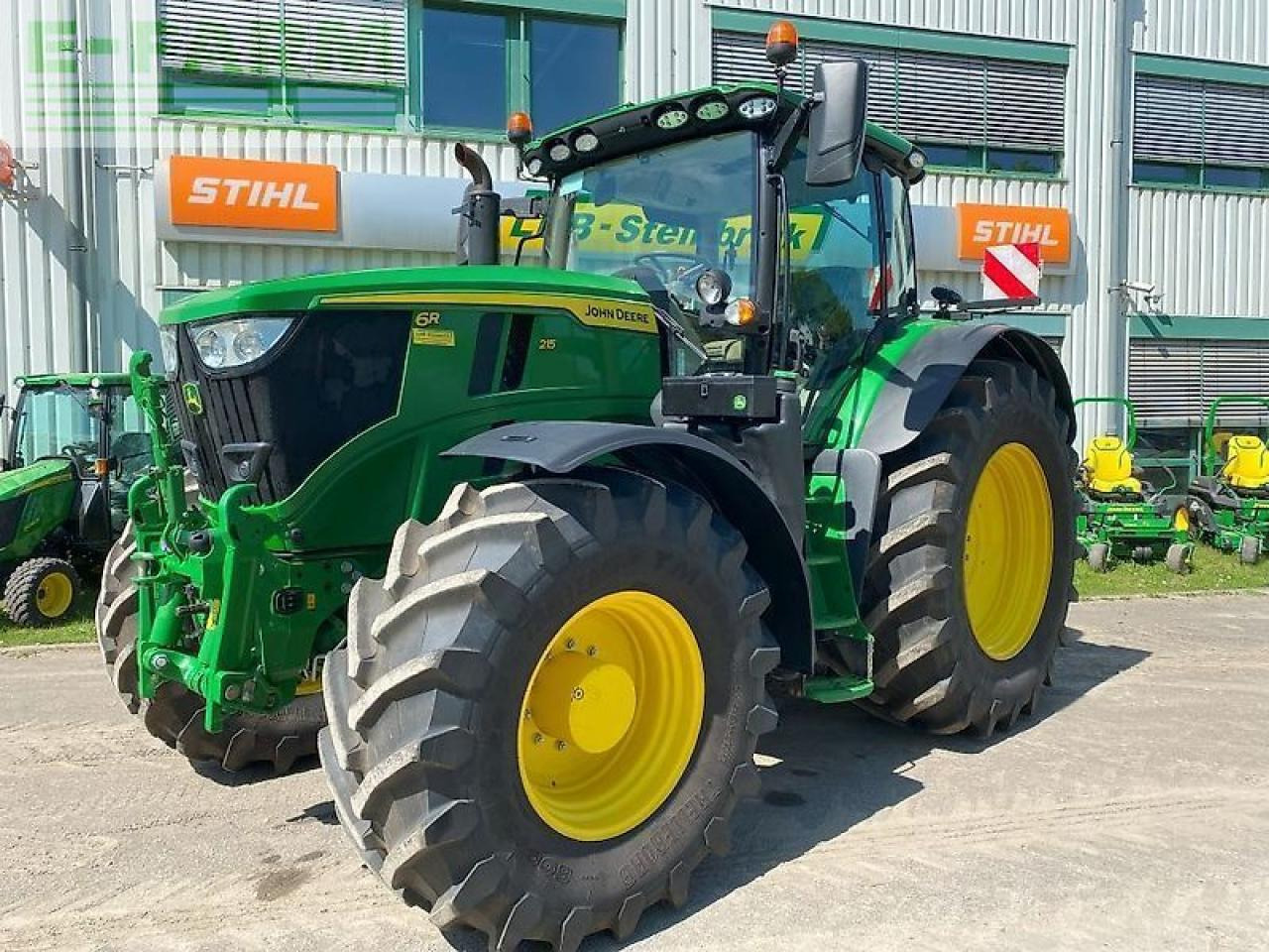 John Deere 6r215 - Tractor: foto 1 John Deere 6r215 - Tractor: foto 1