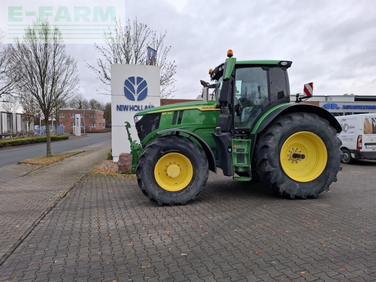 John Deere 6r250 autoqowr - Tractor: foto 1 John Deere 6r250 autoqowr - Tractor: foto 1
