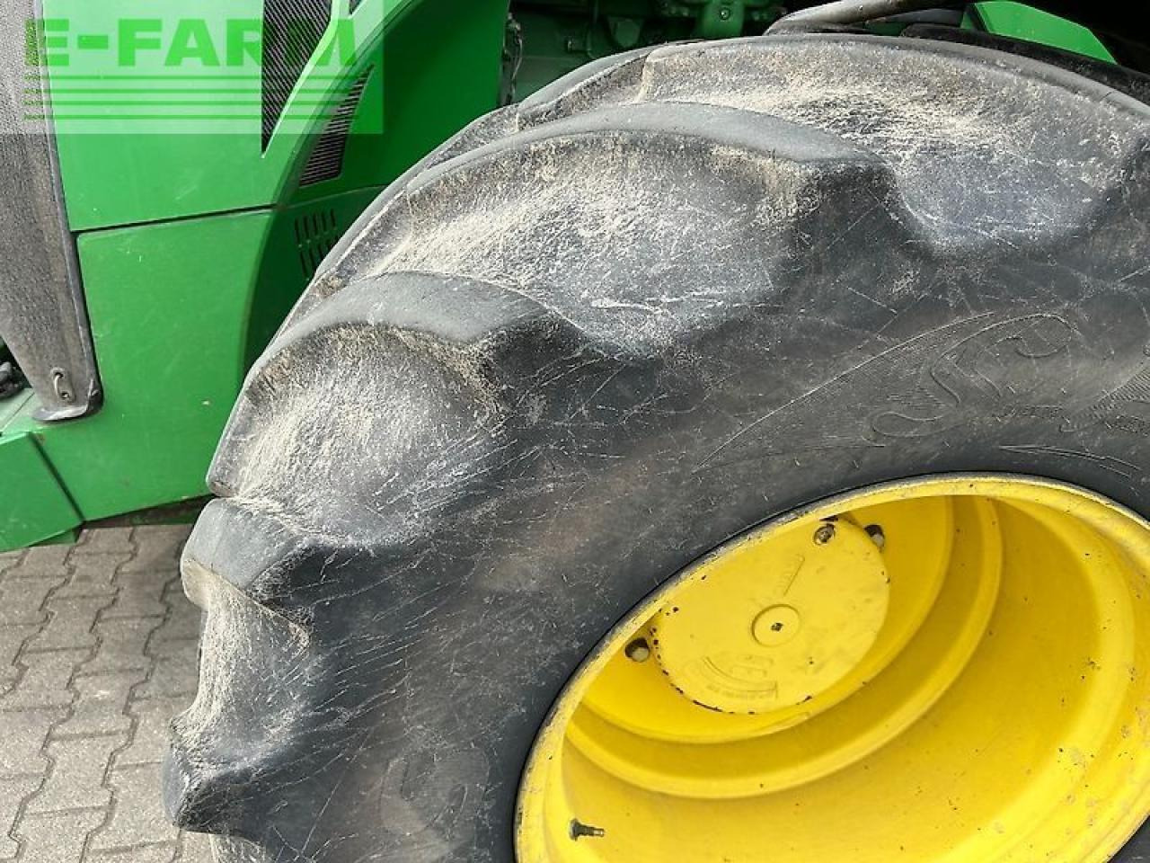Tractor John Deere 8335r: foto 18