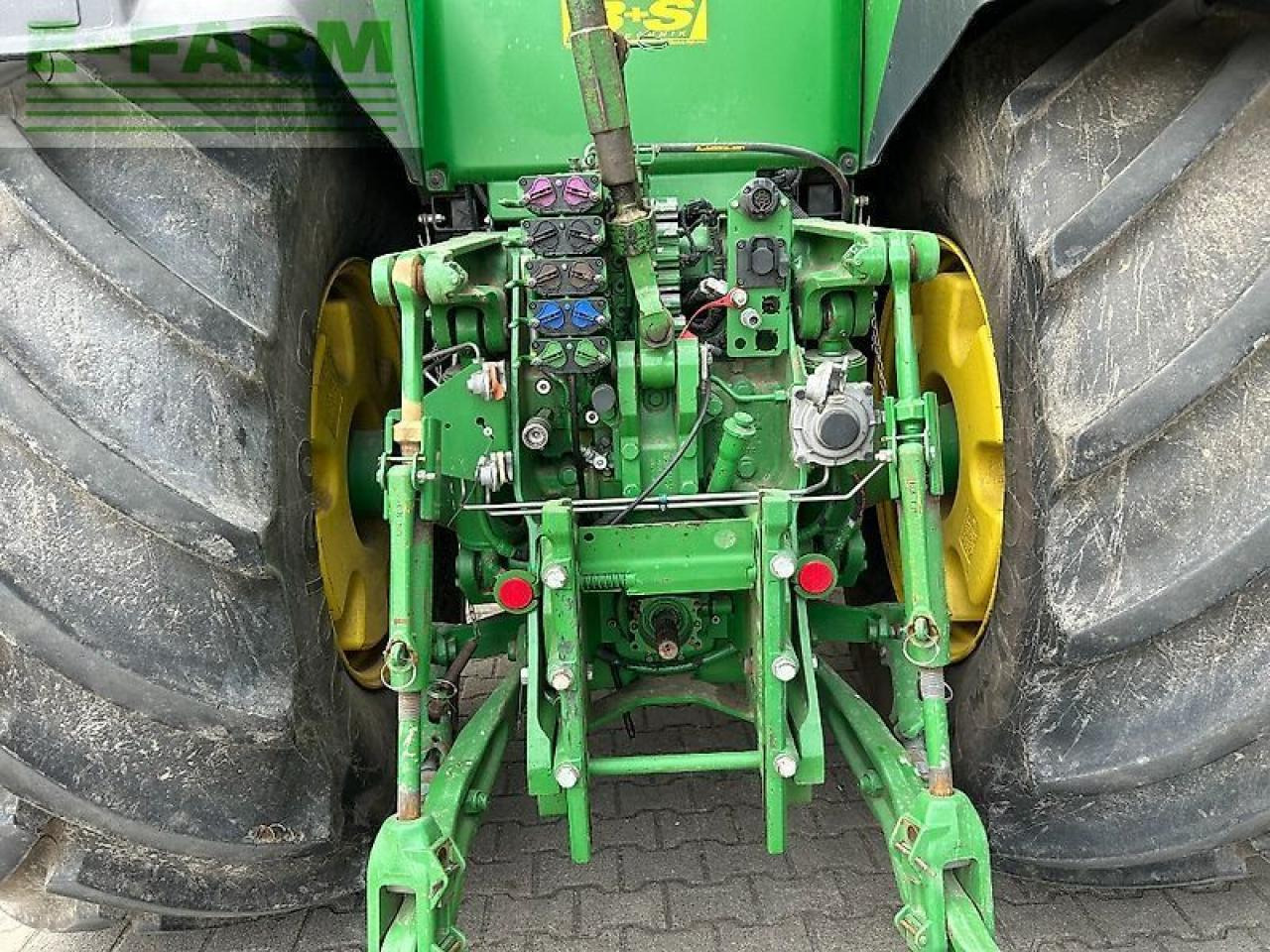 Tractor John Deere 8335r: foto 7