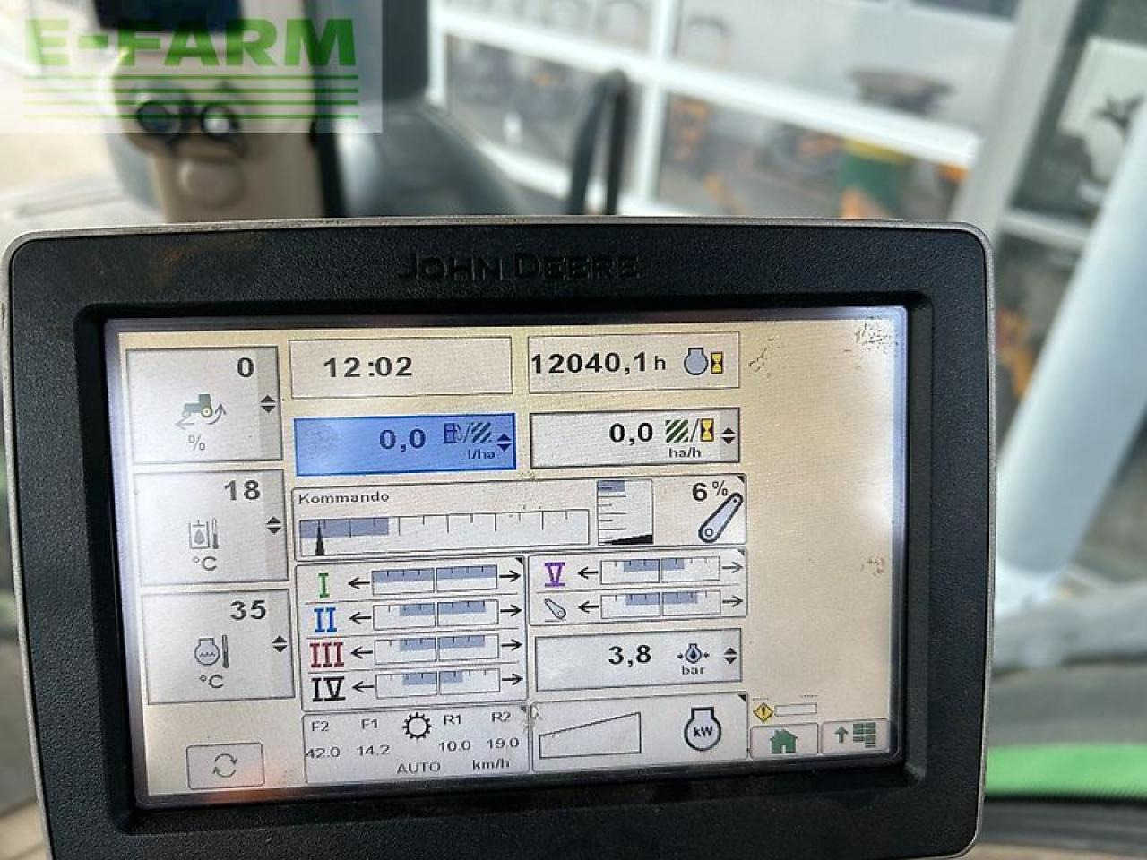 Tractor John Deere 8335r: foto 8