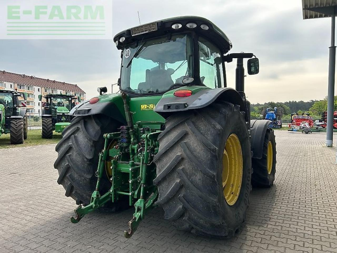Tractor John Deere 8335r: foto 6