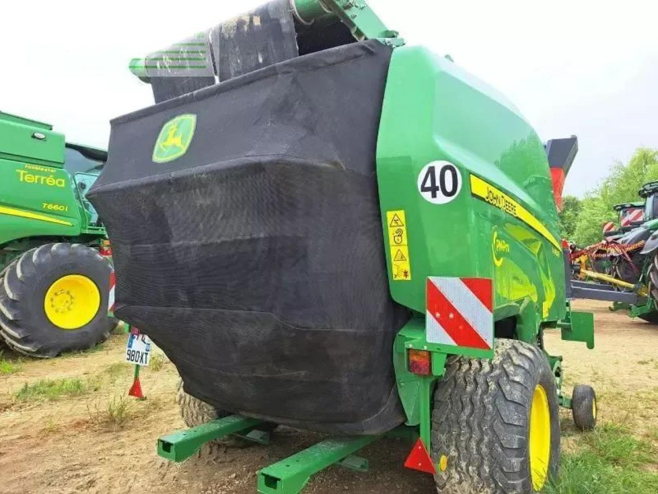 John Deere v461r - Empacadora de pacas cuadradas: foto 4 John Deere v461r - Empacadora de pacas cuadradas: foto 4