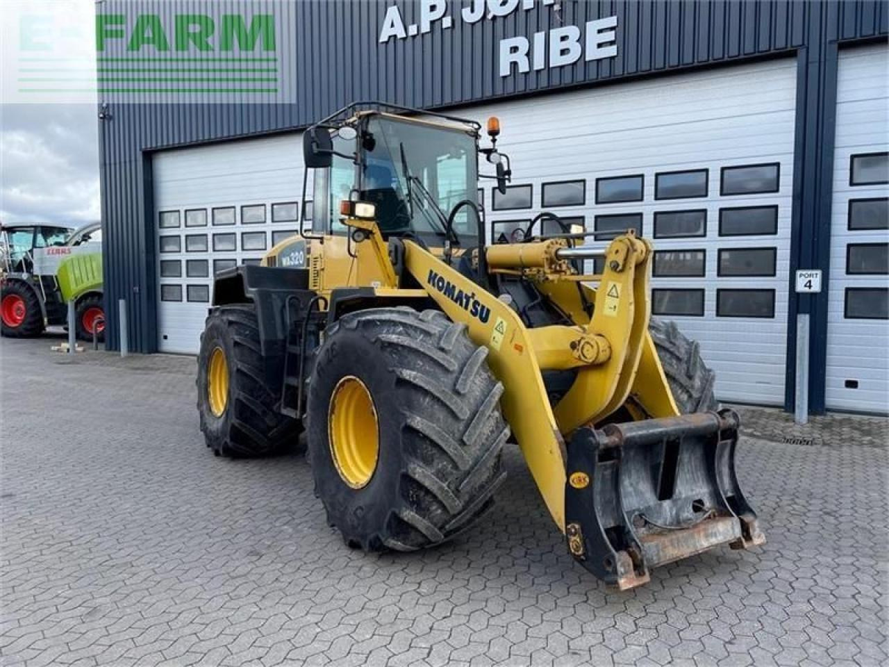 Komatsu wa320-5 - Miniexcavadora: foto 2 Komatsu wa320-5 - Miniexcavadora: foto 2