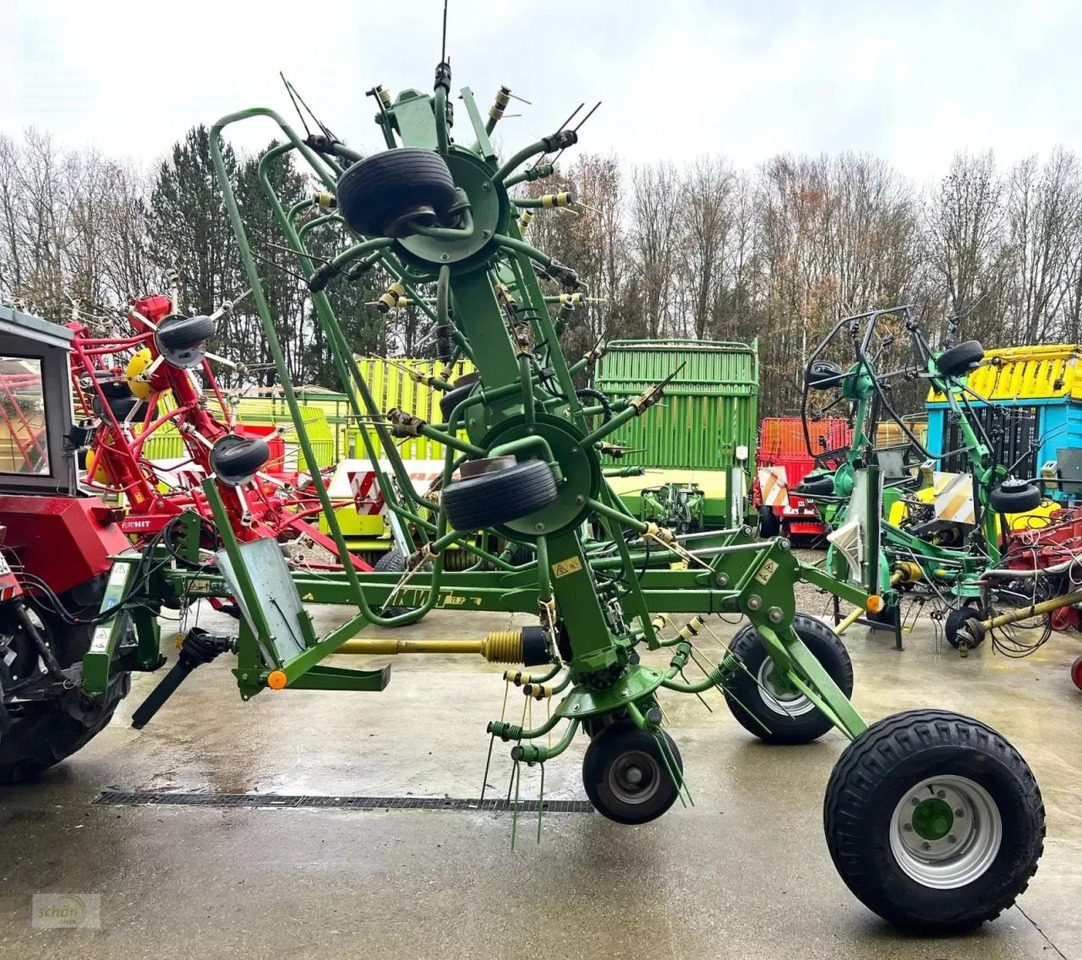 Krone kwt 11.22/10 - ein 10-er kreiselheuer mit fahrwerk - Henificadora: foto 2 Krone kwt 11.22/10 - ein 10-er kreiselheuer mit fahrwerk - Henificadora: foto 2