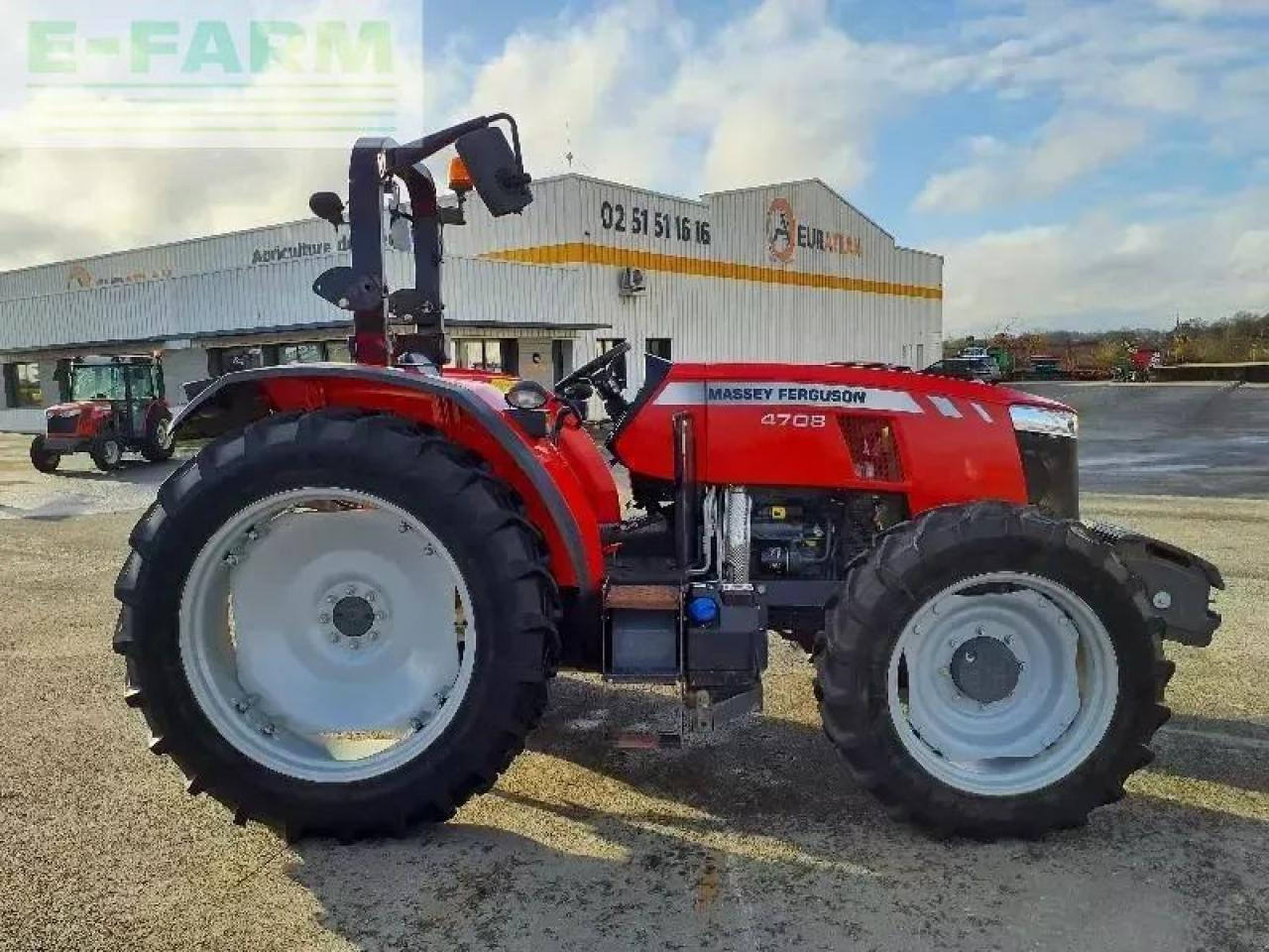 Massey Ferguson 4708 - Tractor: foto 1 Massey Ferguson 4708 - Tractor: foto 1
