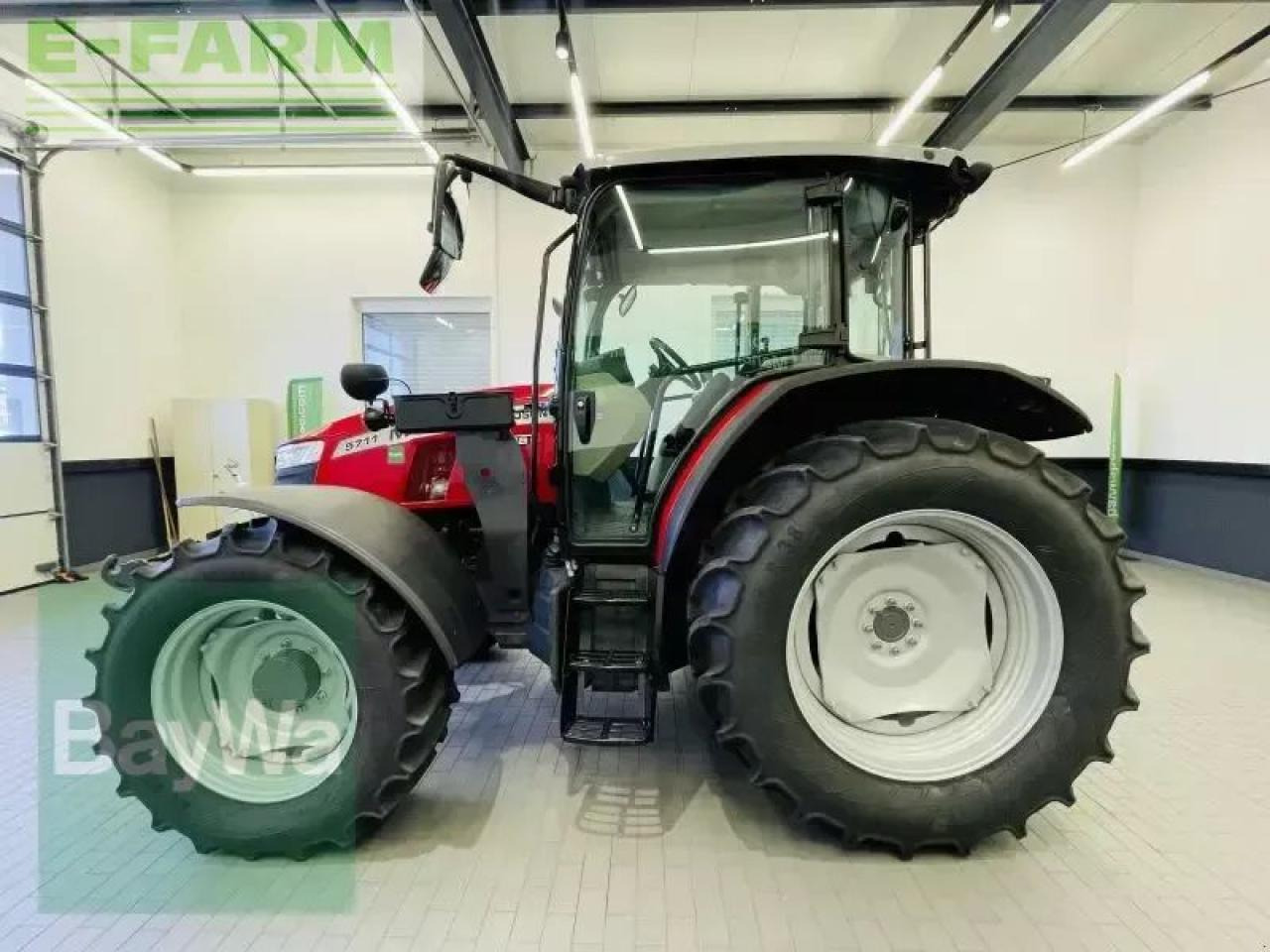 Tractor Massey Ferguson 5711 m: foto 9 Tractor Massey Ferguson 5711 m: foto 9