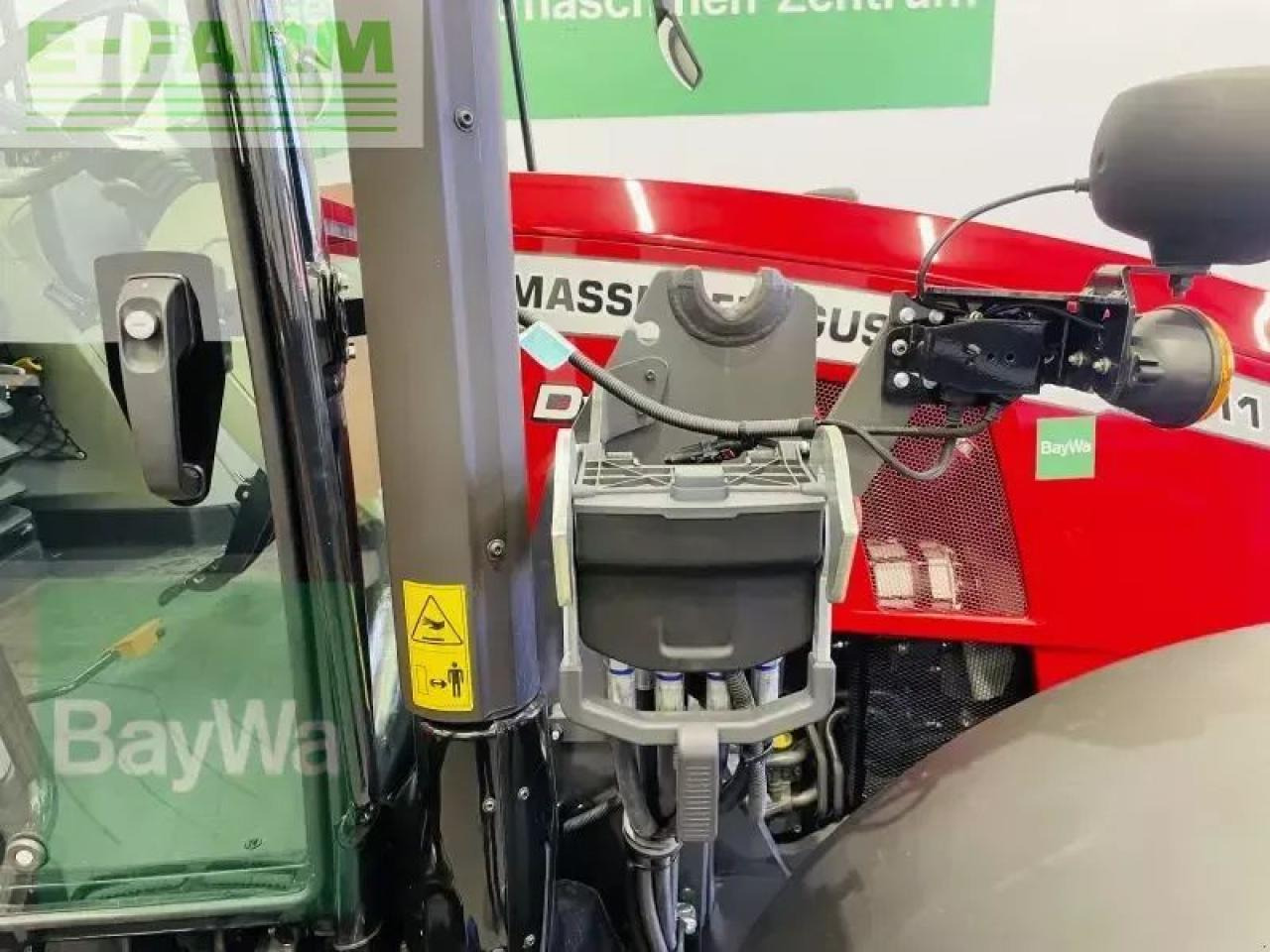 Tractor Massey Ferguson 5711 m: foto 14 Tractor Massey Ferguson 5711 m: foto 14