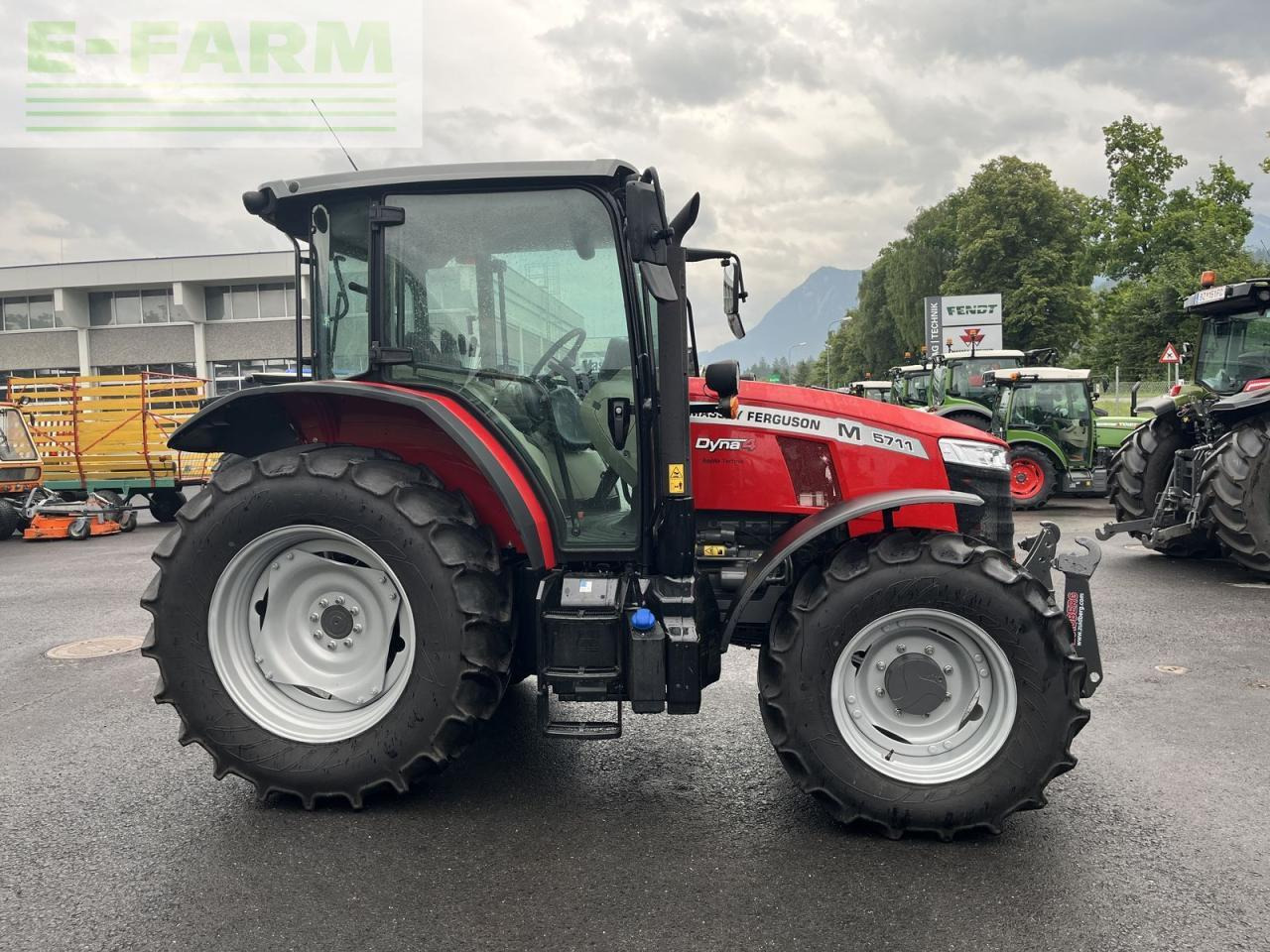 Massey Ferguson 5711m dyna4 cab essential - Tractor: foto 4 Massey Ferguson 5711m dyna4 cab essential - Tractor: foto 4