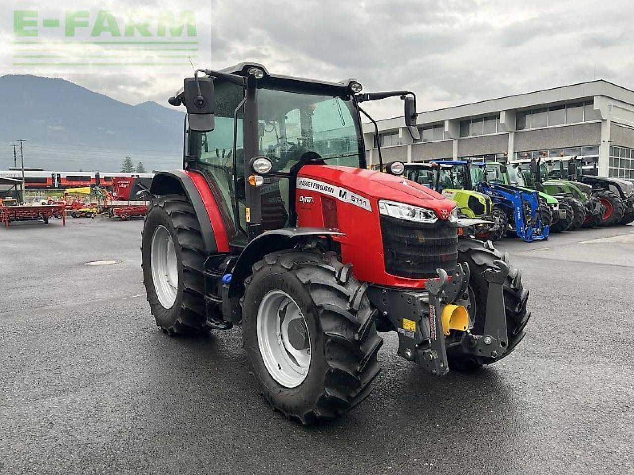 Massey Ferguson 5711m dyna4 cab essential - Tractor: foto 3 Massey Ferguson 5711m dyna4 cab essential - Tractor: foto 3