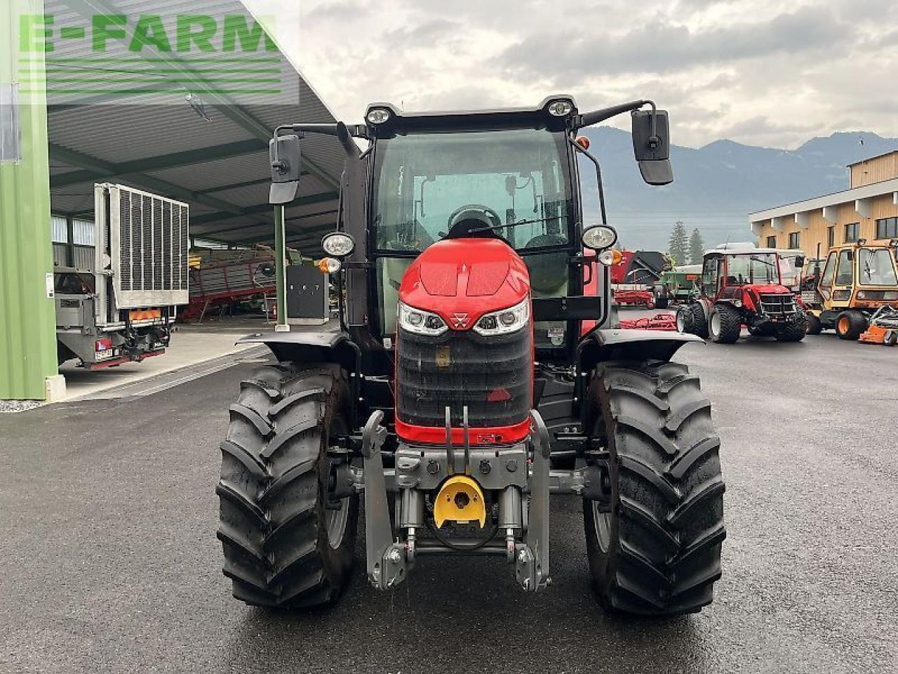 Massey Ferguson 5711m dyna4 cab essential - Tractor: foto 2 Massey Ferguson 5711m dyna4 cab essential - Tractor: foto 2