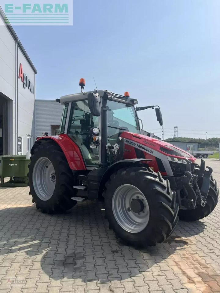 Massey Ferguson 5s.145 - Tractor: foto 3 Massey Ferguson 5s.145 - Tractor: foto 3