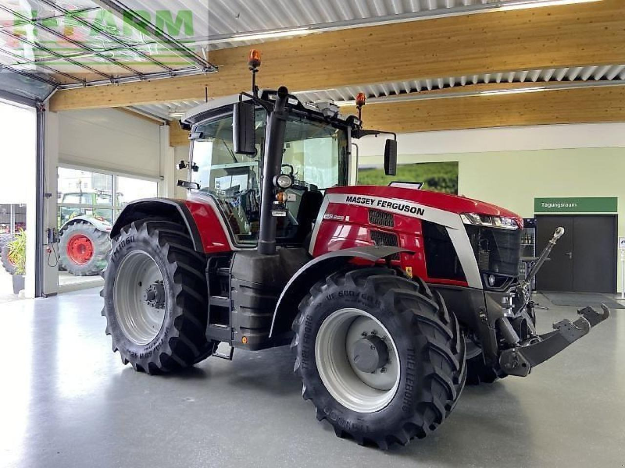 Massey Ferguson 8s.225 dyna e-power - Tractor: foto 1 Massey Ferguson 8s.225 dyna e-power - Tractor: foto 1