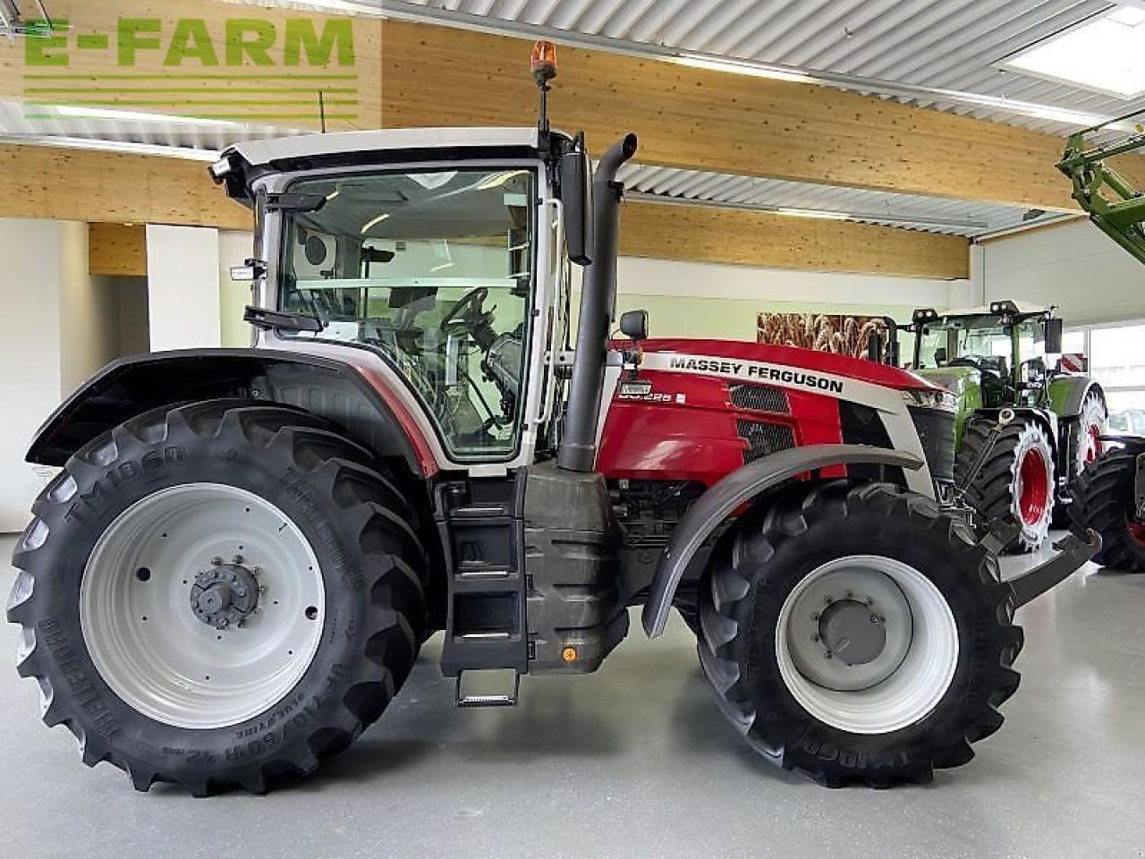 Massey Ferguson 8s.225 dyna e-power - Tractor: foto 2 Massey Ferguson 8s.225 dyna e-power - Tractor: foto 2